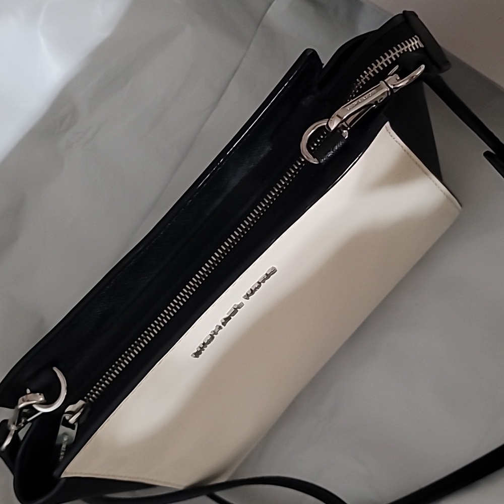 Michael Kors Crossbody - Picture 2 of 9
